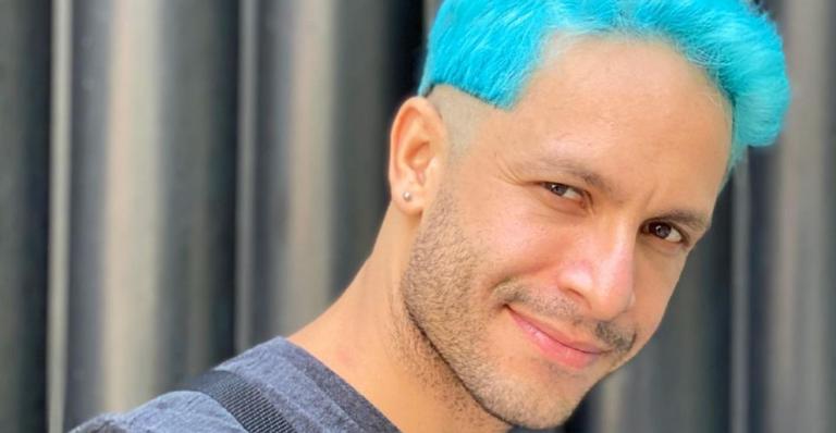 Rainer Cadete esbanja beleza ao apostar em look estiloso e fãs elogiam: ”Maravilhoso!”