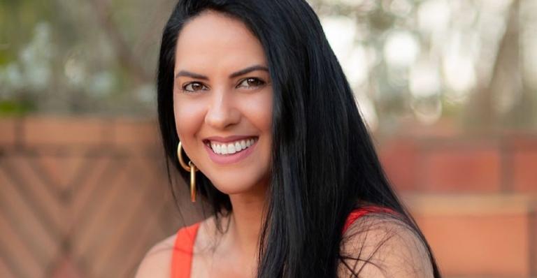 Graciele Lacerda ostenta shape impecável e sarado de biquíni e web baba: ”Uau!”