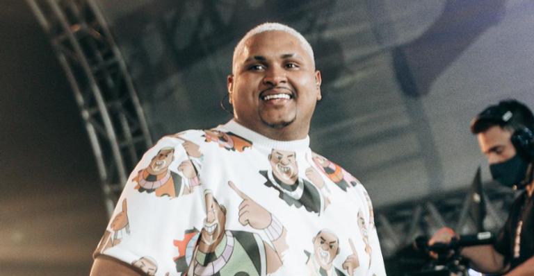 Kevin O Chris comemora 100 milhões de views e mais de 60 milhões de streams em ‘Tipo Gin’