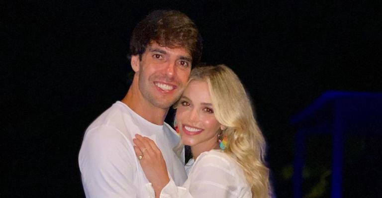 Carol Dias e Kaká surgem em clima de romance em foto na web