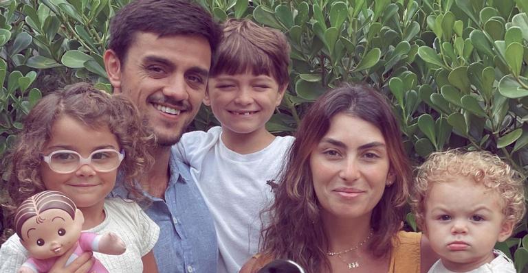 Sem perder o bom humor, Marina Uhlmann fala sobre sua atual rotina: ”Crianças gripadas, de férias”