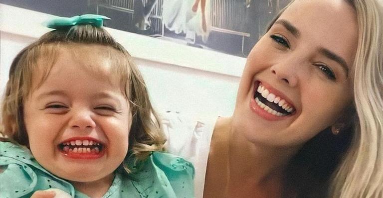 Grávida, Thaeme Mariôto se declara para a primogênita: ”Meu primeiro grande amor”