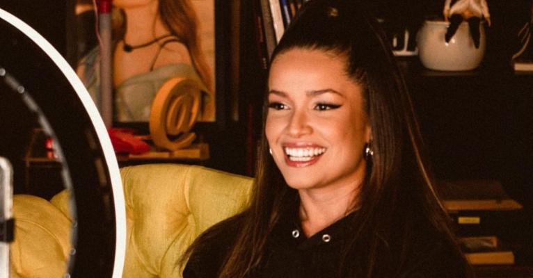 Juliette arranca suspiros da web ao exibir sorriso espontâneo em selfie: ”Gata!”