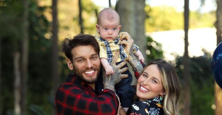 Lucas Lucco e Lorena Carvalho fazem festinha julina para comemorar 4 meses de Luca