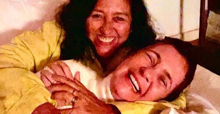 Regina Casé registra encontro com Adriana Esteves: ”Dona Lurdes não ficou com raiva da Thelma”