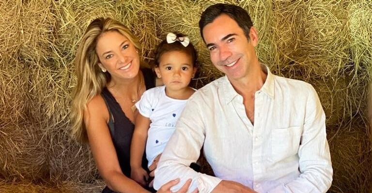 Ticiane Pinheiro surge coladinha com César Tralli e Manuella e se derrete: ”Muito amor envolvido”