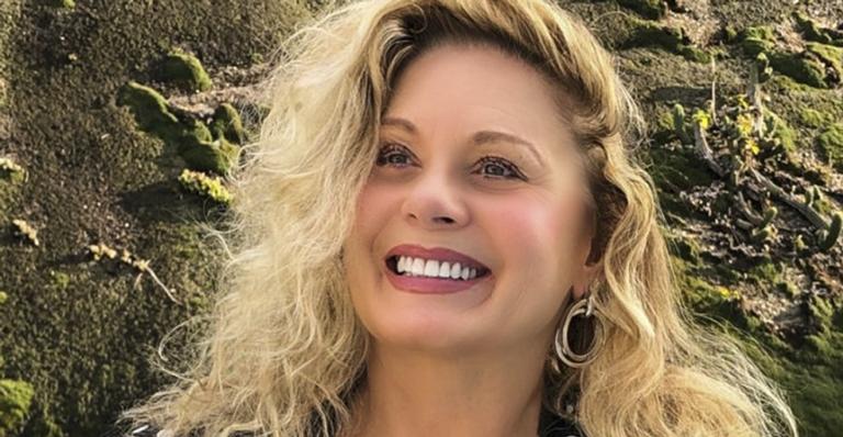 Vera Fischer derrete corações ao exibir adorável gatinho de estimação: ”Yuki é o rei do pedaço”