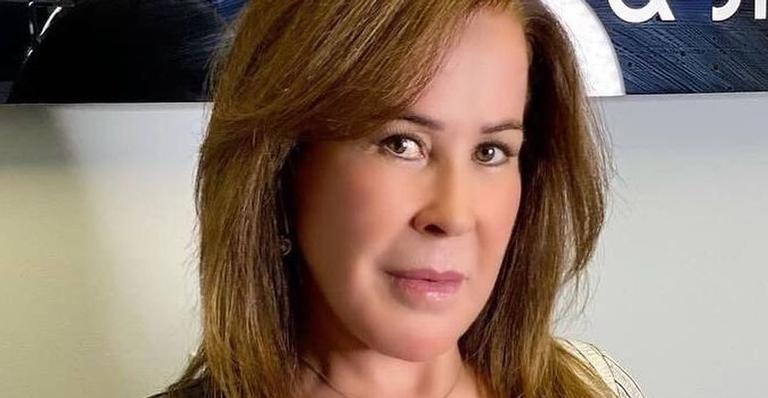 Zilu Camargo posta foto com o namorado e fez declaração: ”Eu amo amar você”