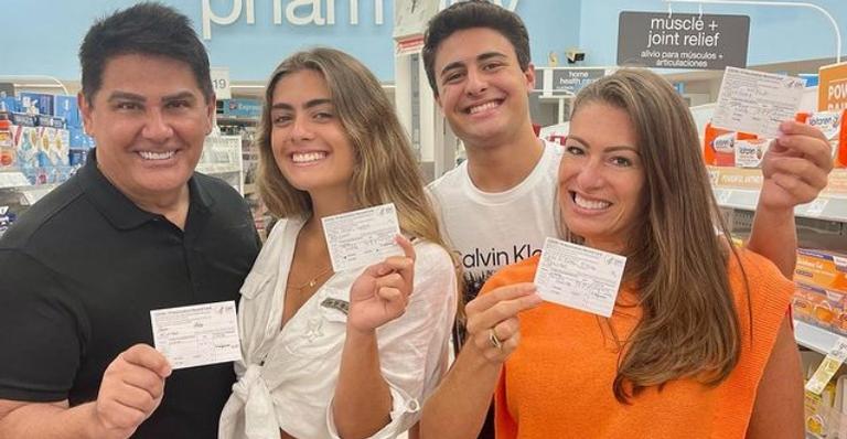 Elaine Mickely, César Filho e os filhos tomam segunda dose da vacina contra a Covid-19