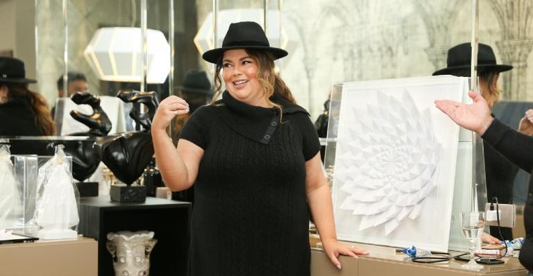 Fabiana Karla é presenteada por arquiteta com obra de arte 3D