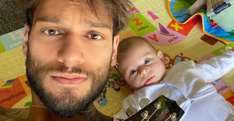 Lucas Lucco se derrete ao compartilhar registro com o filho, Luca: ”O homem mais lindo”