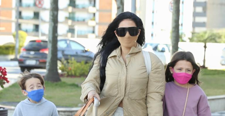Com look confortável, Simaria é clicada em aeroporto com malas grifadas de mais de R$31 mil