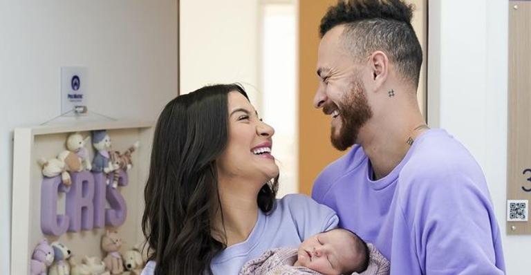 Bianca Andrade mostra o rostinho do filho e faz comparação com Fred: ”Olhinhos do papai”