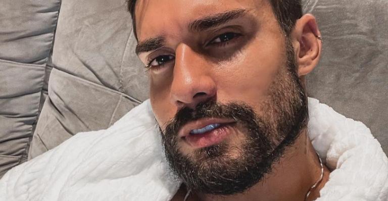 Bil Araújo se hospeda em resort de luxo com vista para o mar: ”Felicidade não poderia ser maior”
