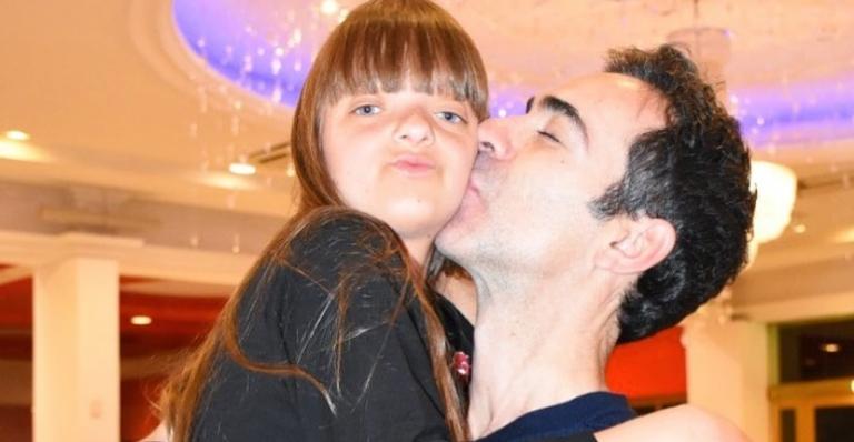 Cesar Tralli comemora aniversário de Rafaella Justus: ”Sou um paidrasto muito sortudo”
