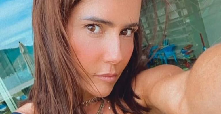 De biquíni fio, Deborah Secco renova o bronzeado durante passeio de barco em Miami: ”Obra de arte”