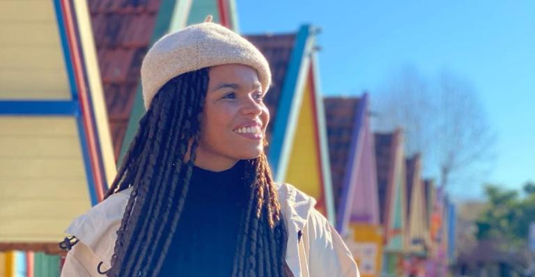 Jeniffer Nascimento resgata um lindo registro na praia: ”Gostaria de estar assim”