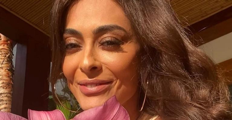 Juliana Paes empina o bumbum com biquíni fio dental e para tudo com corpo escultural: ”Que deusa”
