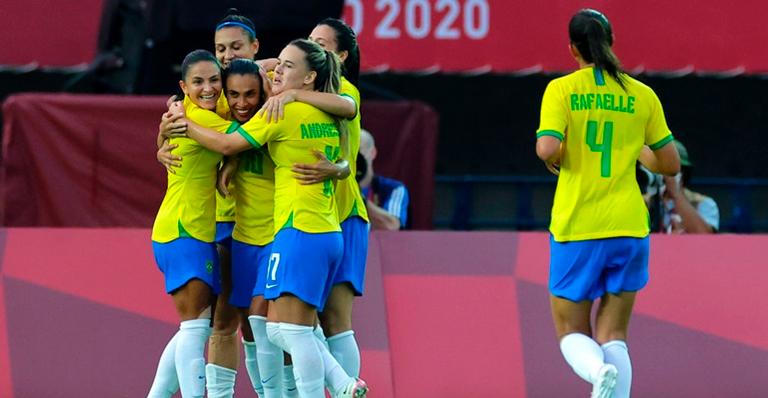 Com dois gols, Marta brilha na estreia da Seleção Feminina em Tóquio