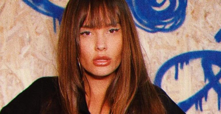Thais Braz surge com look estiloso e confortável e aposta em acessórios grifados de R$8 mil
