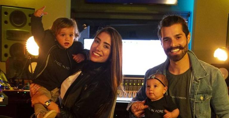 Alok compartilha momentos em família com Romana Novais e os filhos, Ravi e Raika