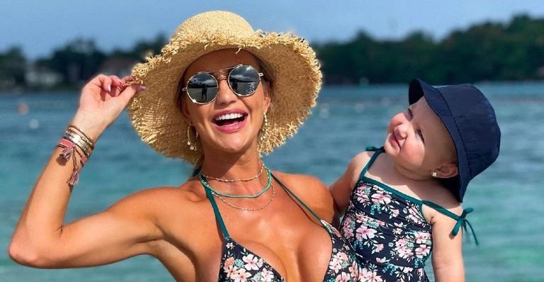 Ana Paula Siebert compartilha registro ao lado de Vicky e dispara: ”Mini me”