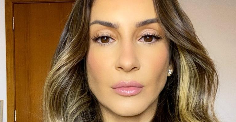 Claudia Leitte esbanja beleza e alto astral em nova selfie: ”Sorriso e cabelos ao vento!”