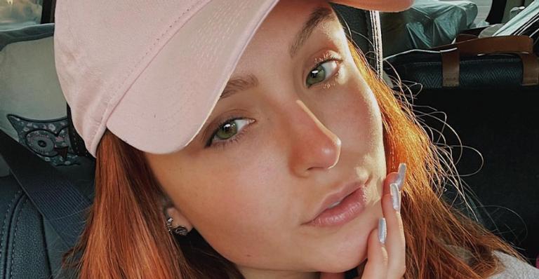 Larissa Manoela exibe boa forma ao resgatar belíssimos registros de biquíni