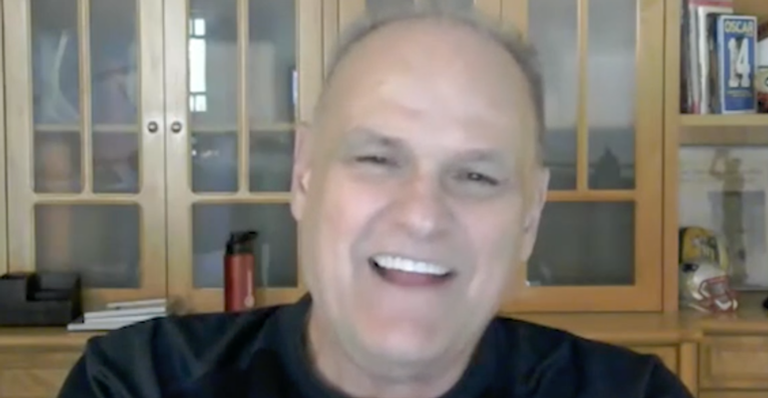 Oscar Schmidt fala em luta pela vida ao comentar sobre câncer