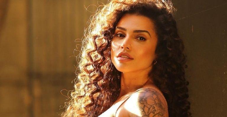 Paula Amorim, vencedora do ‘No Limite’, esbanja boa forma em ensaio provocante