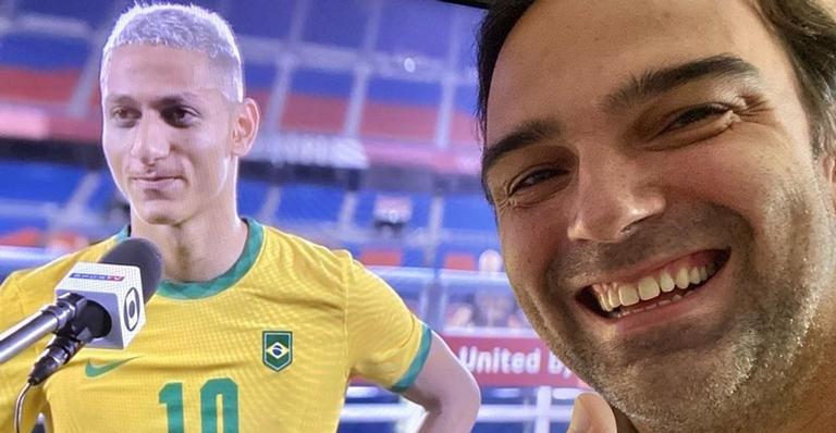 Richarlison marca três gols na estreia do Brasil na Olimpíada e Tadeu Schmidt parabeniza