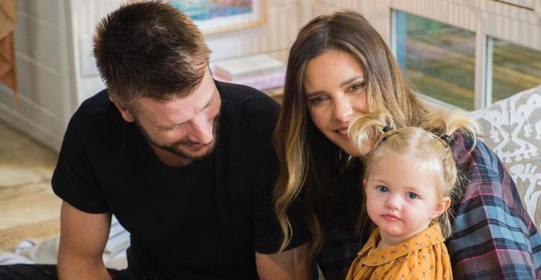Rodrigo Hilbert publica lindo registro com Fernanda Lima e a filha, Maria Manoela