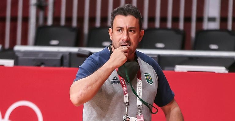 Em Tóquio, Marcus Tatá, técnico da seleção brasileira de handebol, fala sobre as regras sanitárias