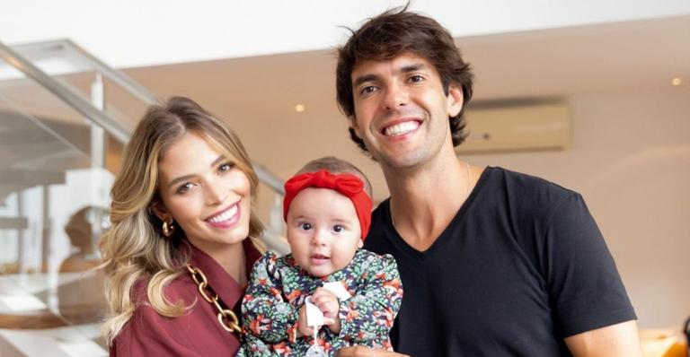 Em família, Carol Dias e Kaká visitam parque temático em Orlando: ”Dia maravilhoso”