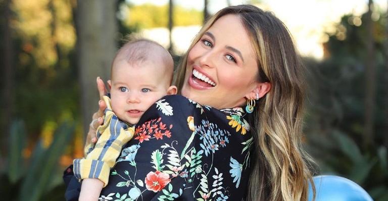 Lorena Carvalho compartilha registro inédito com o bebê e se declara: ”Você me continua”