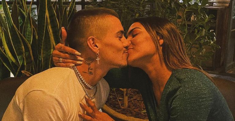 Biel surge em clique romântico com Tays Reis: ”Ainda bem que te encontrei para corrigir o passado”