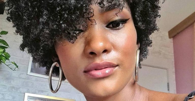 Erika Januza mostra clima divertido nos bastidores de ‘Verdades Secretas 2’: ”Dando o close”
