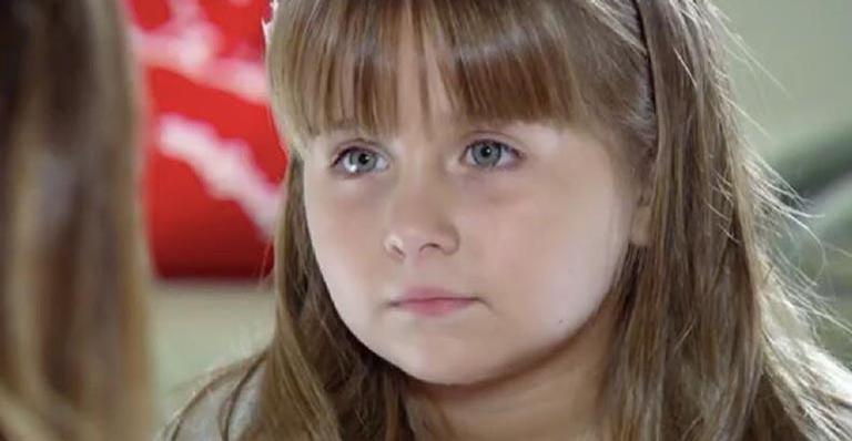 Júlia é internada às pressas e preocupa família em ‘A Vida da Gente’