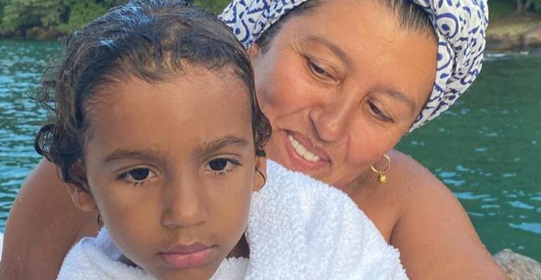 Regina Casé comemora o Dia dos Avós com o neto, Brás: ”Sempre sonhei com isso”