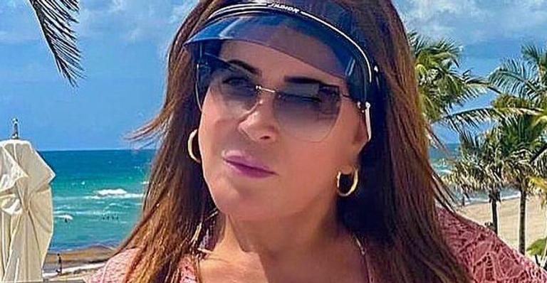 Zilu Godoi ostenta corpaço com biquíni fininho e rouba a cena: ”Que mulher é essa?”