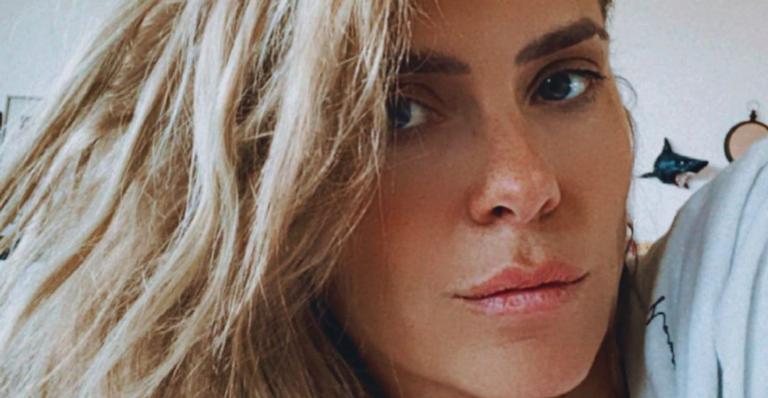 Carolina Dieckmann esbanja boa forma ao se preparar para curtir dia de praia