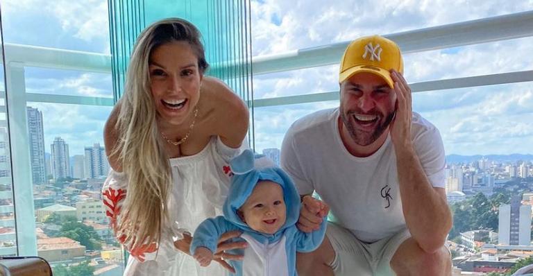 Flávia Viana se derrete ao publicar cliques fofos do filho, Gabriel: ”Eu não aguento”