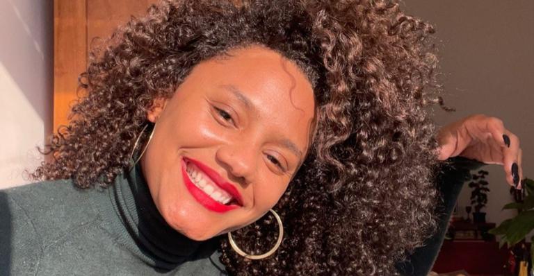 Jéssica Ellen se emociona ao receber a primeira dose da vacina contra Covid-19: ”Gratidão”