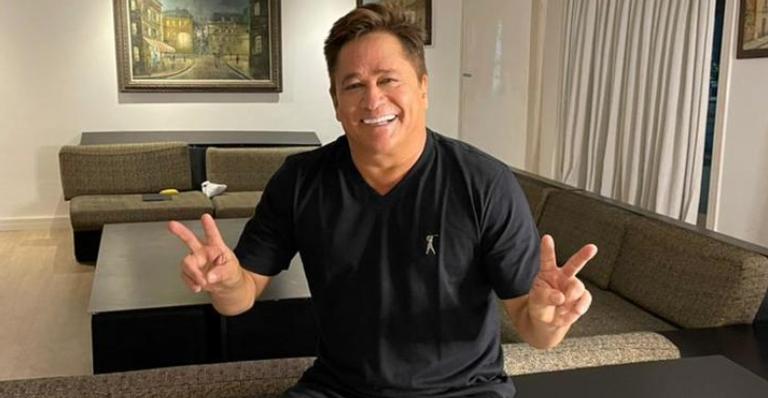Leonardo se emociona ao tomar a segunda dose da vacina contra Covid-19: ”Bom dia meu povo!”