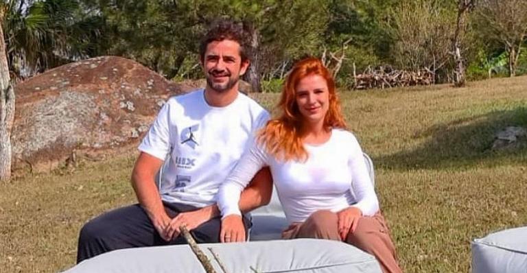 Rafa Brites emociona a web ao mostrar como contou para Felipe Andreoli que estava grávida