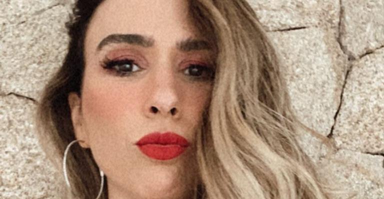 Tata Werneck toma primeira dose da vacina contra a covid-19