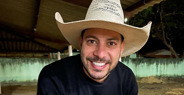 Caio Afiune, o ‘bastião’ do BBB21, presta homenagem ao Dia do Agricultor