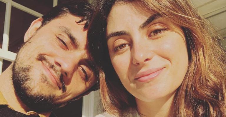 Felipe Simas emociona a web com mensagem para a esposa, Mariana Uhlmann: ”Como um só”