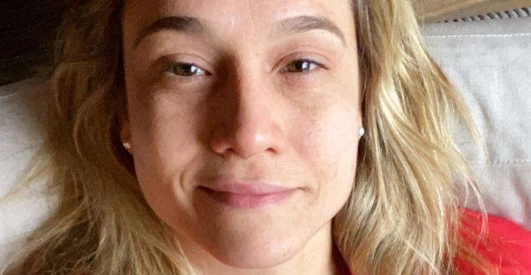 Fernanda Gentil registra esposa e filho dando banho em cachorro: ”Não sei o que fiz para merecer”