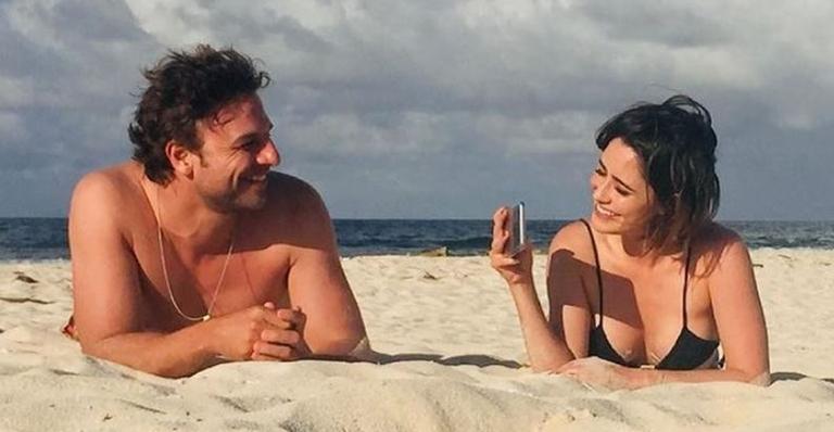 Fernanda Vasconcellos celebra 44 anos do namorado Cássio Reis com clique romântico